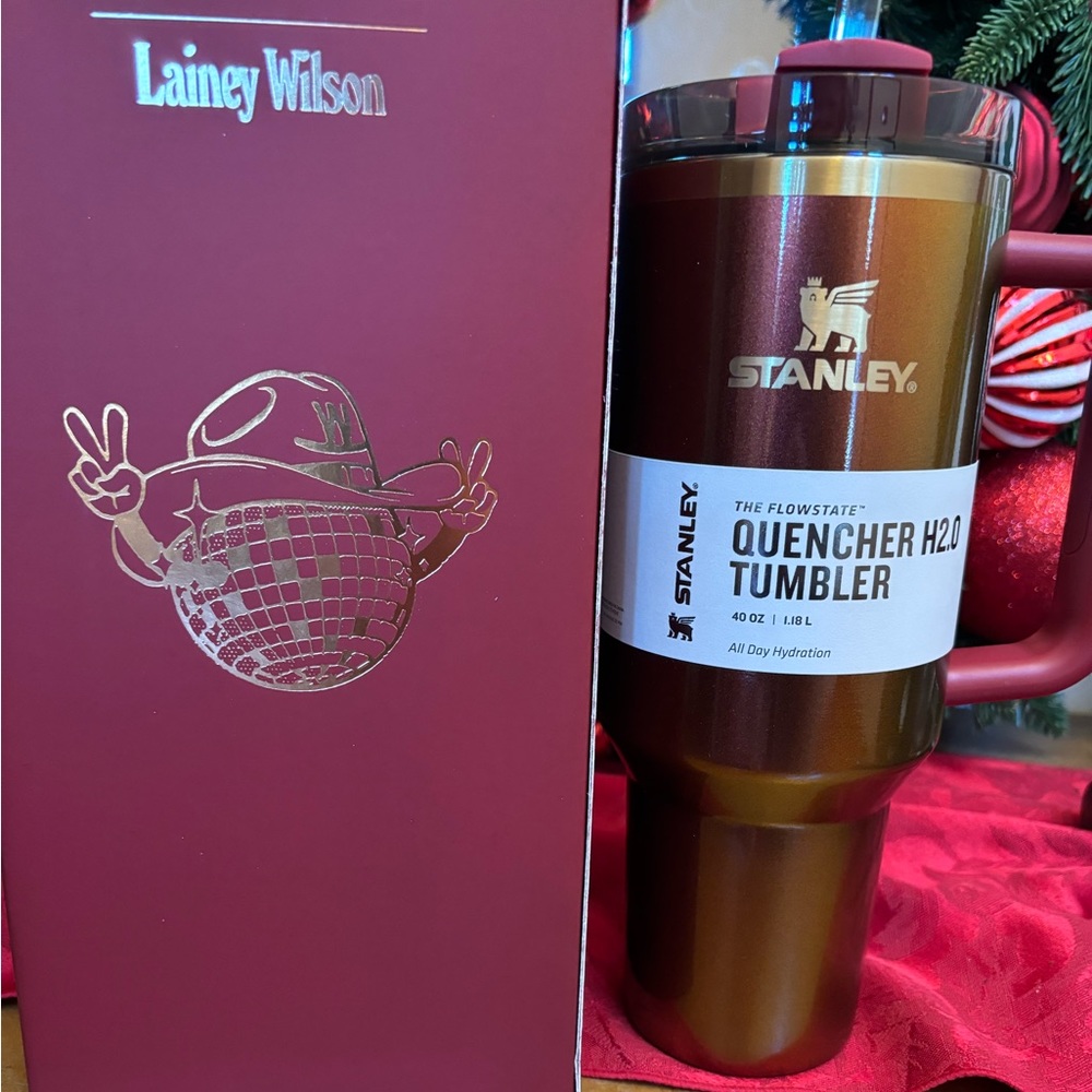 New in box Stanley 40oz Stanley Lainey Wilson colab